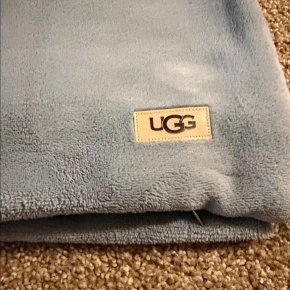 UGG Light blue Comforter Set queen size - Picture 6 of 6